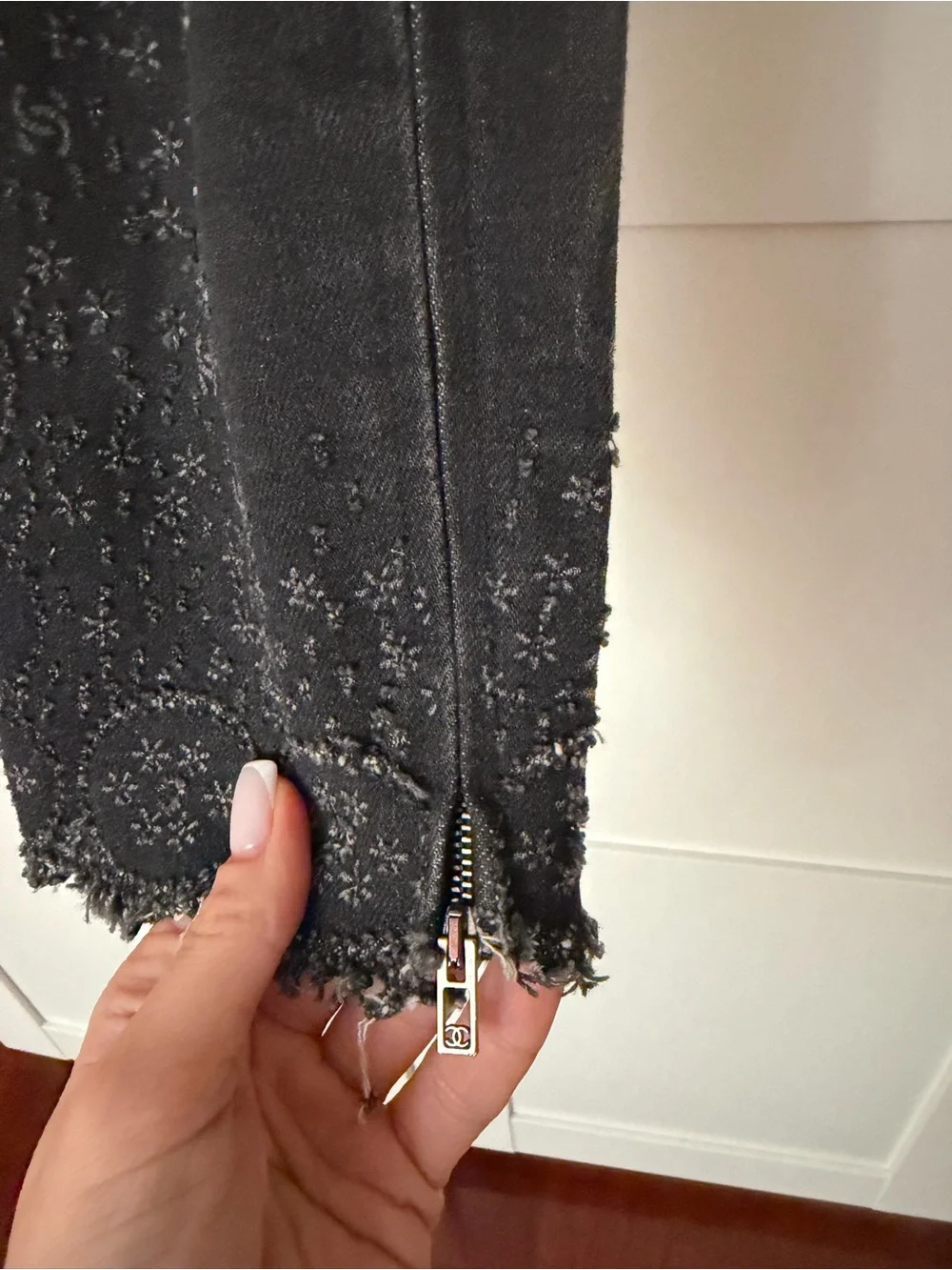 Chanel Black Women's Jeans with Lace Hem size 0 / 34 REVIEW DESCRIPTION!